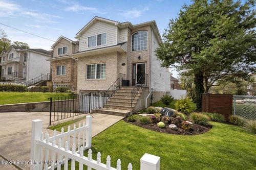 2 Clinton Court, Staten Island, NY, 10301 | Card Image