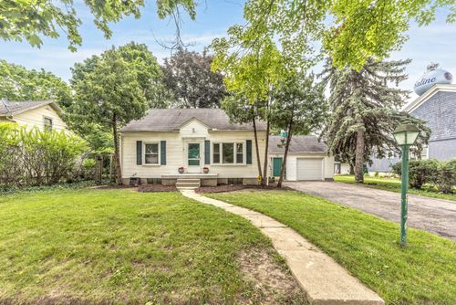 114 E Henry St, Saline, MI, 48176-1724 | Card Image