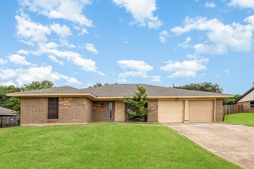 712 Springhill Dr, Hurst, TX, 76054-2316 | Card Image