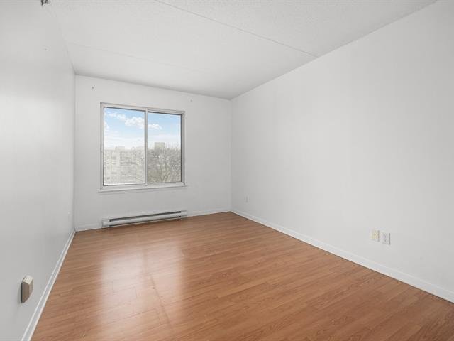 Residential Lease in Laval (Duvernay) 3