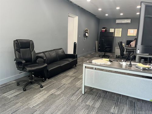 42 192nd St, Flushing, NY, 11358-2940 | Card Image