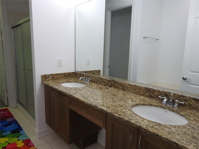 2299 - 2299 Ne 9 Th Ave, Townhouse with 3 bedrooms, 3 bathrooms and null parking in Wilton Manors FL | Image 18