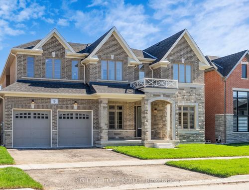 9 Rail Trail Crt, Sutton West, ON, L0E1R0 | Card Image