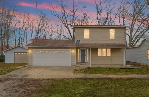 108 Maple St, Roberts, IL, 60962-8132 | Card Image