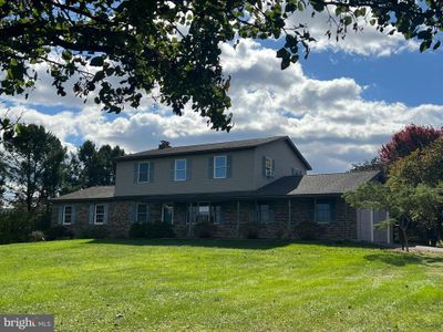 986 William Penn Boulevard, House other with 6 bedrooms, 2 bathrooms and null parking in WOMELSDORF PA | Image 3