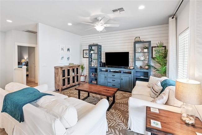 APT-11D - 247 W Roberts Ave, Condo with 3 bedrooms, 4 bathrooms and null parking in Port Aransas TX | Image 10