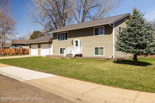 622 7th Ave E, Dickinson, ND, 58601-4523 | Card Image