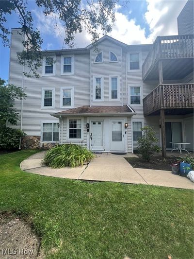 D2 - 28200 Detroit Road, Condo with 2 bedrooms, 1 bathrooms and null parking in Westlake OH | Image 1