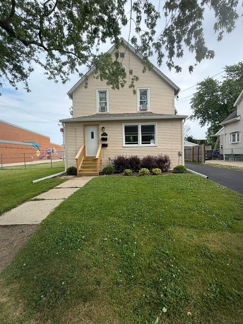 143 N Butrick St, Waukegan, IL, 60085-4671 | Card Image