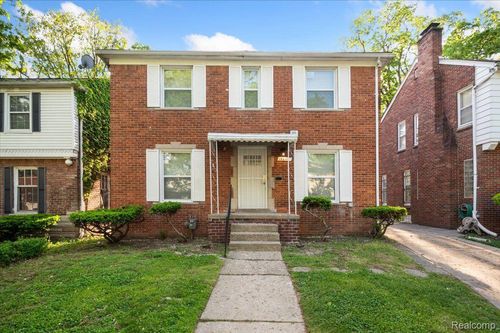 18611 Pinehurst St, Detroit, MI, 48221-1958 | Card Image