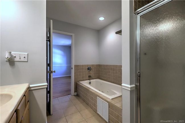 114 Meadow View Ter, House other with 3 bedrooms, 3 bathrooms and null parking in New Haven CT | Image 15