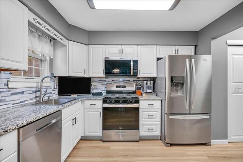 24 County Ave, Maple Shade, NJ, 08052-2911 | Card Image