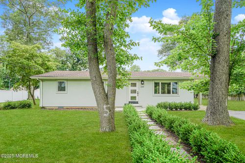 220 Highwood Rd, Oakhurst, NJ, 07755-1418 | Card Image