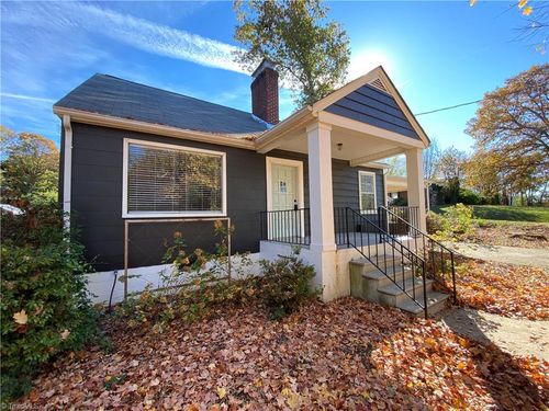 2135 Griffith Rd, Winston-Salem, NC, 27103-6407 | Card Image