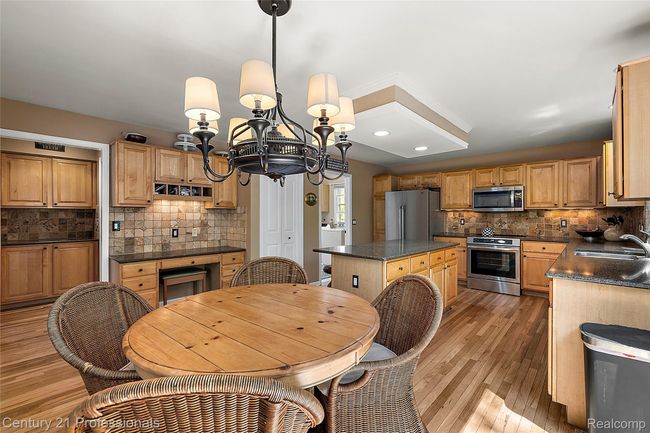 Eating area with the large kitchen | Image 15