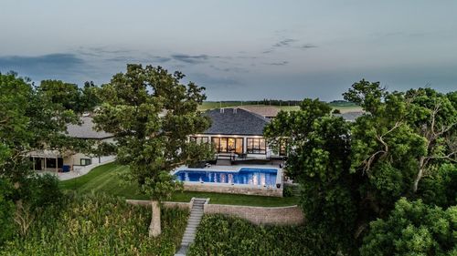 112 W Bay Road, Lake Park, IA, 51347 | Card Image