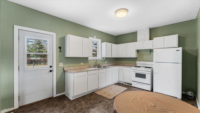 Kitchen Tons of Storage | Image 4