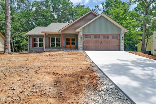 136 Pomeroy Dr, Crossville, TN, 38558-6904 | Card Image