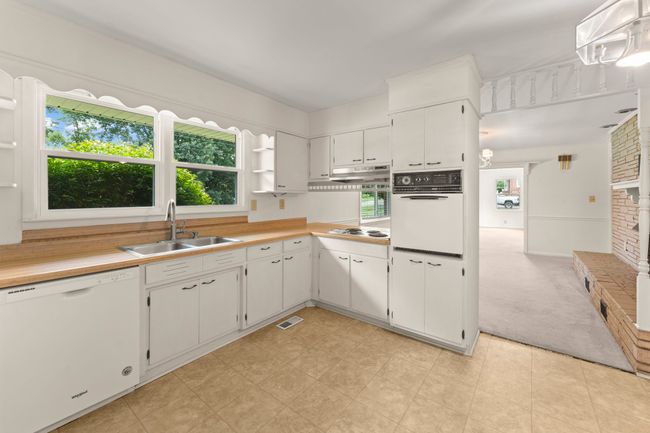 307 Mary Sharp Dr, House other with 3 bedrooms, 2 bathrooms and 2 parking in Decherd TN | Image 11