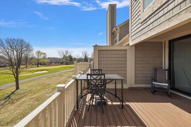 TREX DECK W/VINYL RAILS & SPINDLES OFF DR | Image 41