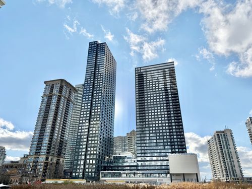 3512-395 W Squar One Drive W, Mississauga, ON, L5B0P6 | Card Image