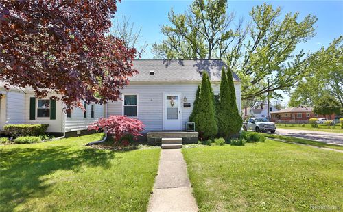 17204 Stephens Dr, Eastpointe, MI, 48021-1711 | Card Image