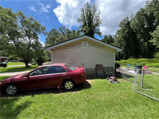 8621 Hickory Ln, House other with 3 bedrooms, 2 bathrooms and null parking in Lithia Springs GA | Image 4