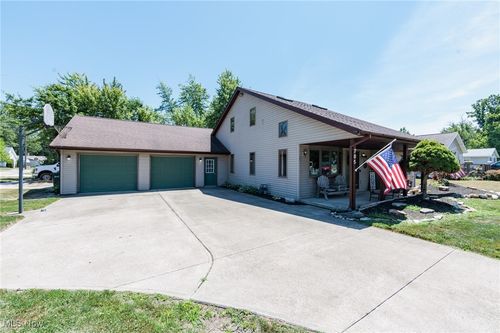 705 Idlewood Ave, Sheffield Lake, OH, 44054-1226 | Card Image