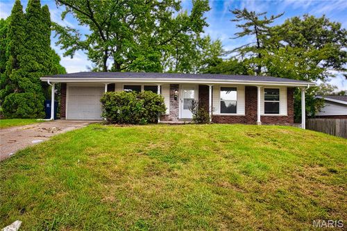 3535 Brookstone Drive, Florissant, MO, 63033 | Card Image