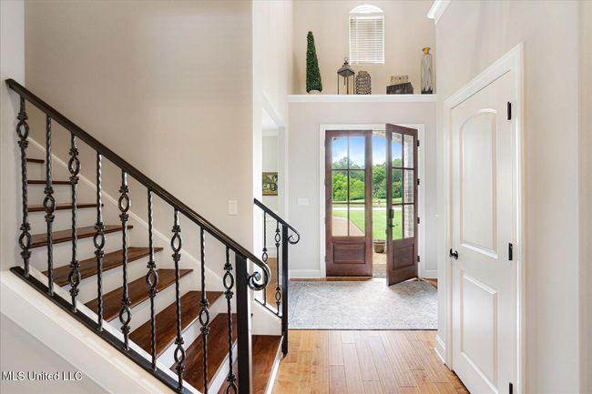 Front Door Interior | Image 10