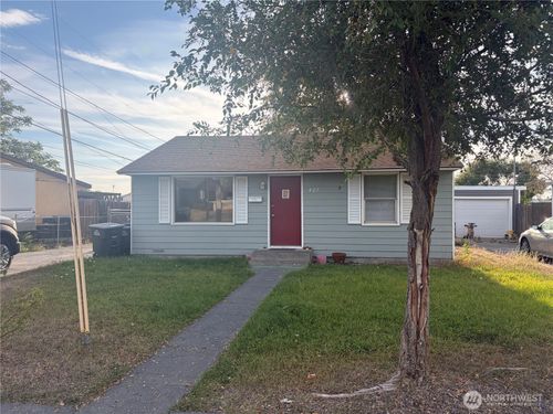 427 N Mattson Dr, Moses Lake, WA, 98837-1547 | Card Image
