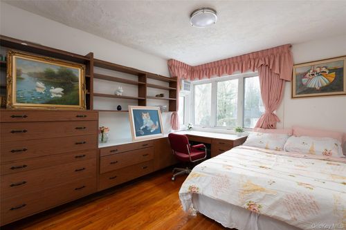 200 Melbourne Rd, Great Neck, NY, 11021-4913 | Card Image