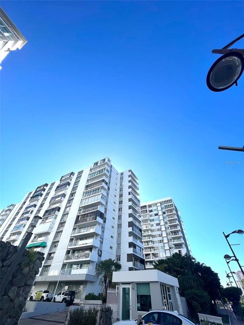 6-j-6400 Ave Isla Verde, CAROLINA, PR, 00979-7135 | Card Image