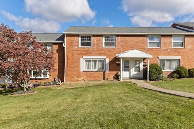 361 Macassar Dr, Condo with 3 bedrooms, 1 bathrooms and null parking in Baldwin Boro PA | Image 1