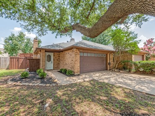 225 Mountainview Dr, Hurst, TX, 76054-3013 | Card Image