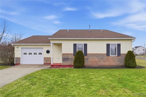 5637 Jeffrey Dr, Lockport, NY, 14094-6672 | Card Image