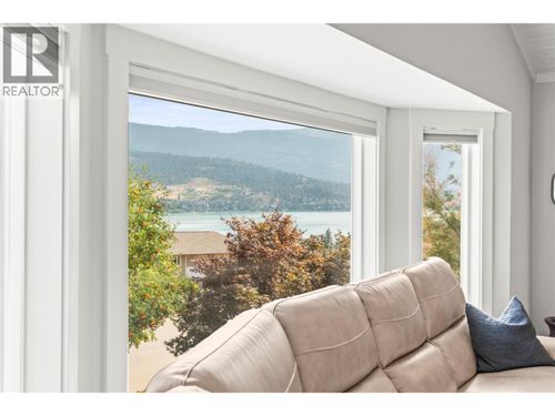 8990 College Dr, Coldstream, BC, V1B2P6 | Card Image