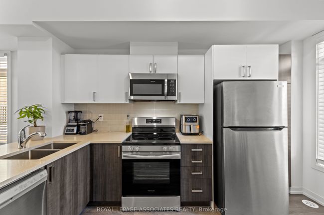 84 Tisdale Ave, House attached with 5 bedrooms, 4 bathrooms and 1 parking in Toronto ON | Image 16