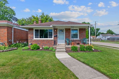 22151 Oakwood Ave, Eastpointe, MI, 48021-3811 | Card Image