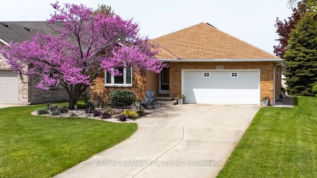 4062 Bluepoint Dr, House other with 3 bedrooms, 3 bathrooms and 4 parking in Town Of Plympton Wyoming ON | Image 5