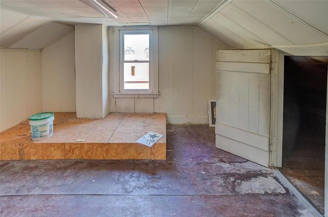 Bonus room featuring lofted ceiling | Image 17