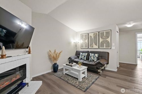 k303-12404 E Gibson Rd, Everett, WA, 98204-8675 | Card Image