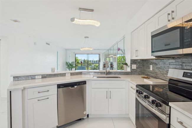 ALL BRAND NEW kitchen appliances, stainless steel, ALL NEW white cabinets (Wood), quartzite countertop | Image 10