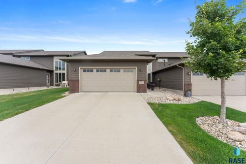 1117 S President Ct, Sioux Falls, SD, 57106-5843 | Card Image