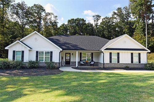 951 Oconee Ln, Commerce, GA, 30529-4105 | Card Image