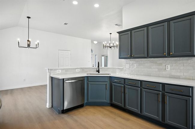 713 Madeline Ct, House other with 3 bedrooms, 2 bathrooms and null parking in Azle TX | Image 10