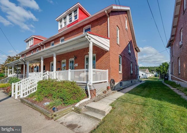 130 W Poplar St, Home with 3 bedrooms, 2 bathrooms and null parking in FLEETWOOD PA | Image 4