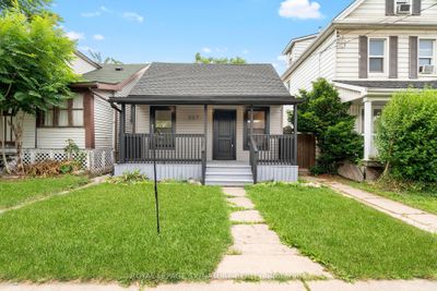 207 Kensington Ave N, House other with 2 bedrooms, 1 bathrooms and 4 parking in Hamilton ON | Image 2