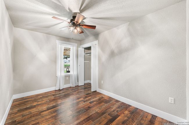 1015 Fm 2200 W, House other with 3 bedrooms, 3 bathrooms and null parking in Devine TX | Image 22