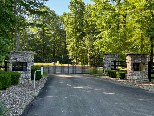 4 Village Ct, Russell Springs, KY, 42642-8449 | Card Image
